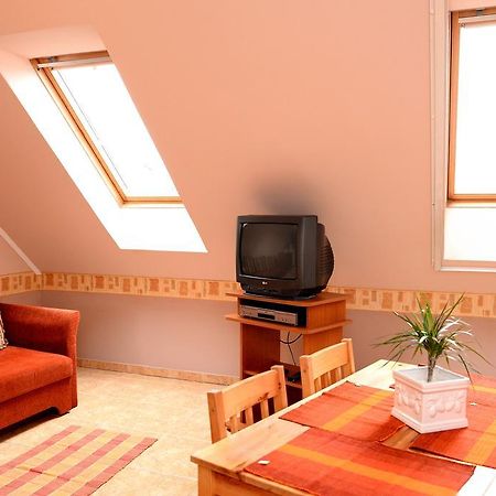 Abbázia Apartman Villa Gyula Exterior foto